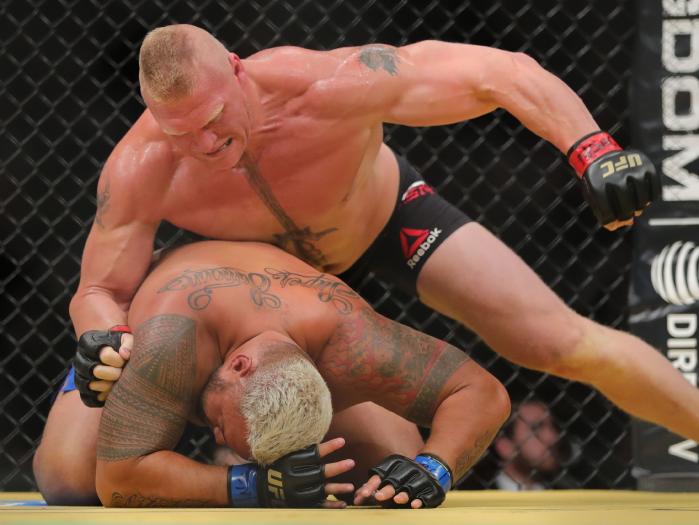 Brock Lesnar punches Mark Hunt during UFC 200
