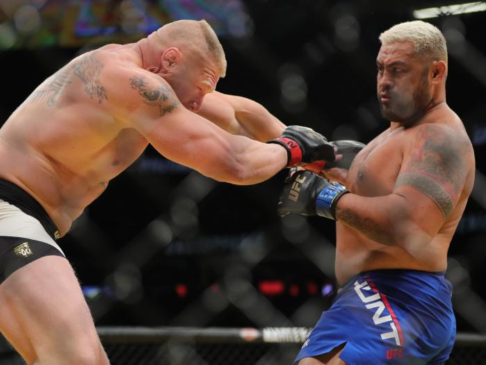 Mark Hunt punches Brock Lesnar at UFC 200