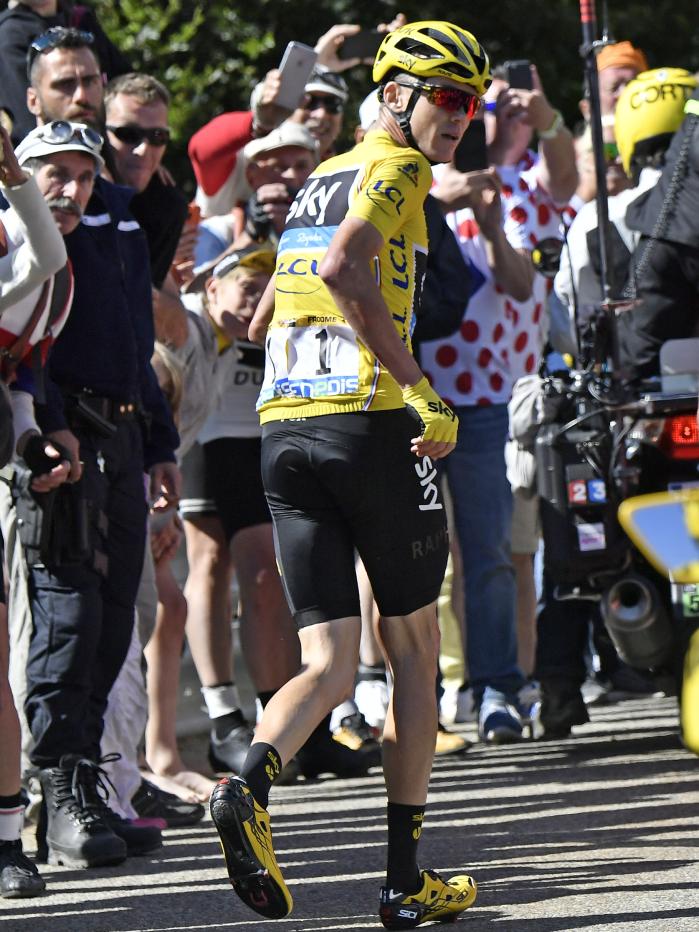 Froome looking for help from his support crew