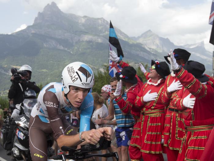 Frenchman Romain Bardet climbs at the 18th stage
